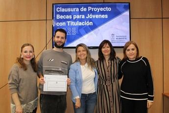 Albacete otorga diplomas a 34 jóvenes en su programa de becas laborales