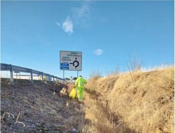 Brigadas de carreteras en Castilla-La Mancha recogen más de 132.000 kilos de basura