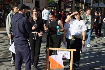 Alumnos de Alcázar celebran el Día de la Educación Física en las calles con un raid multiaventura