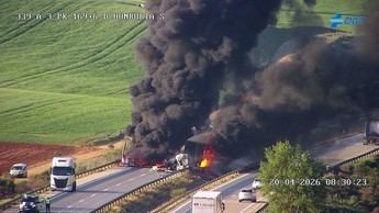 Reabre carril derecho de la A-3 en Honrubia tras accidente con camiones