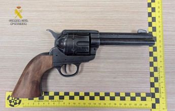 Detenido en Caudete por amenazar a una vecina con un arma simulada