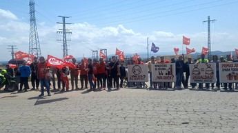 Trabajadores de Crisnova exigen primas justas en movilización en Caudete