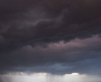 Ocho comunidades en alerta por fuertes tormentas y granizo este sábado