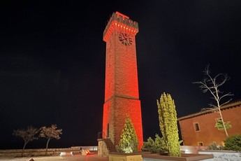 Cuenca ilumina edificios y reconoce a voluntarios por el Día de la Cruz Roja
