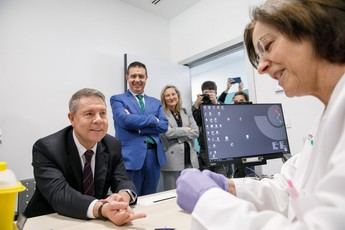 Page anuncia la inauguración de los hospitales de Albacete y Puertollano para enero de 2027