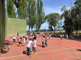 Almodóvar del Pinar celebra la convivencia del CRA Los Pinares con 250 participantes
