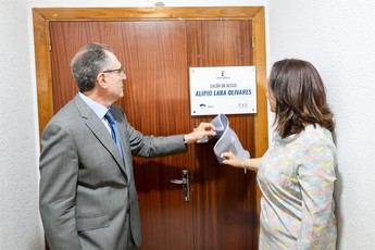 El salón de actos de la Estación de Viticultura en Alcázar honra a Alipio Lara con su nuevo nombre