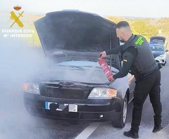 Guardia Civil rescata a conductor de vehículo en llamas en la A-3