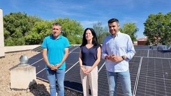 Campo de Criptana y Redeia firman acuerdo para instalar paneles solares en la piscina municipal