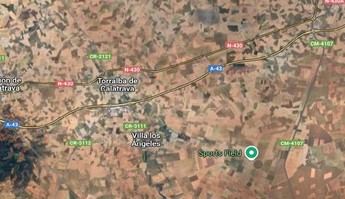 Corte de la A-43 en Torralba de Calatrava por incendio de camión de paja