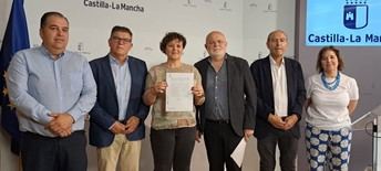 Los Alardes de Moros y Cristianos de Abengibre reciben el reconocimiento de Fiesta de Interés Turístico Regional