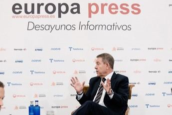 Page critica a Zapatero por sus gastos y propone regular actividades de expresidentes