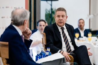 García-Page expresa su deseo de que Castilla-La Mancha no siga la corriente, pero no confirma su reelección