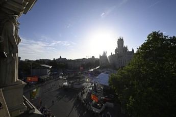 Miles de fieles se congregan en Madrid para ver al Papa León XIV antes de la misa