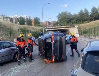 Accidente en Cuenca deja dos heridos tras volcar un coche