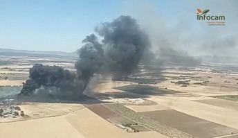 Incendio en pastos afecta punto limpio en Ciudad Real
