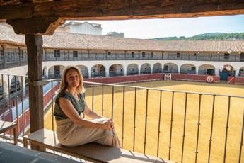 Almadén revitaliza su plaza de toros hexagonal y reabre su hotel único en el mundo