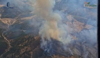 Los vecinos de Huertezuelas regresan a casa tras controlarse el incendio en Ciudad Real