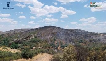 Controlado el incendio en Huertezuelas tras evacuar a vecinos