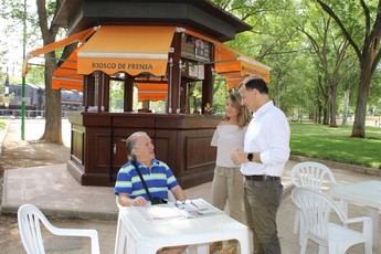 Inauguran kioscos de lectura en parques de Albacete para el verano