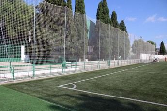 Mejoras en los campos de fútbol Alba Redondo de Albacete con nuevas redes y banquillos
