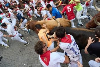 Cinco corredores heridos durante el sexto encierro de San Fermín 2026