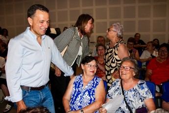 El alcalde de Albacete celebra el Día de los Abuelos destacando su valiosa enseñanza