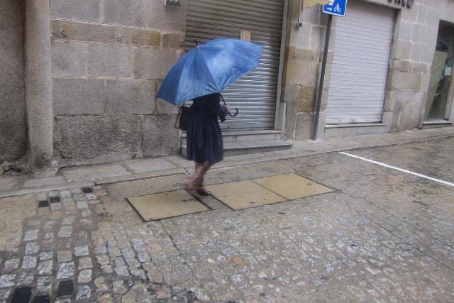 Herida grave una mujer en Almadén (Ciudad Real) tras golpearle la chapa de una fachada y 60 incidencias por viento en Toledo y Guadalajara