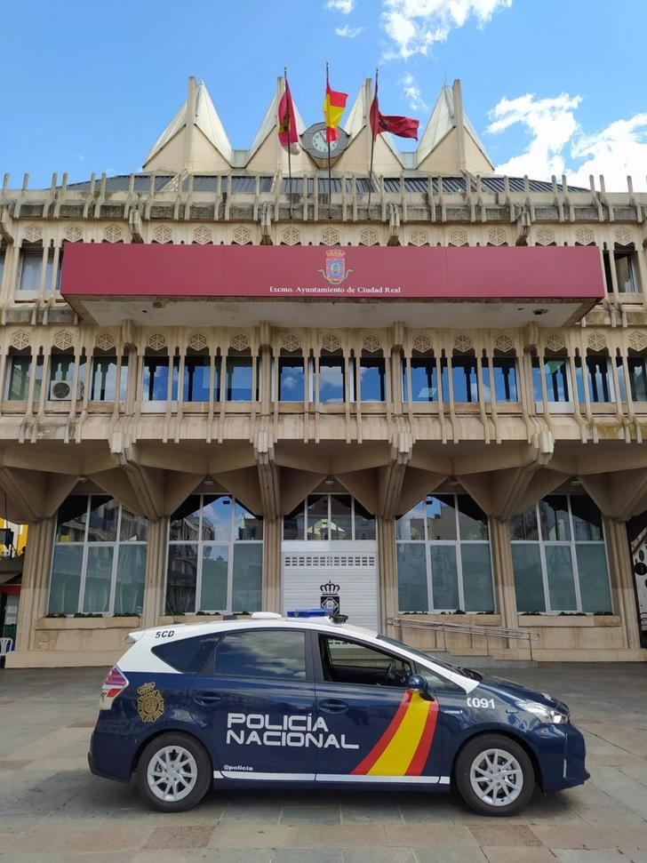 Dos policías fuera de servicio impiden un robo con violencia en un establecimiento de Ciudad Real