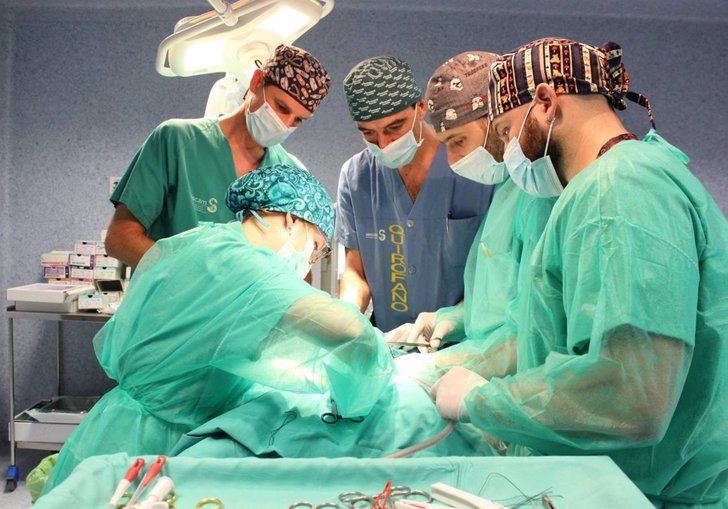 6 residentes y facultativos de urología de Albacete se forman en extracción y trasplante renal