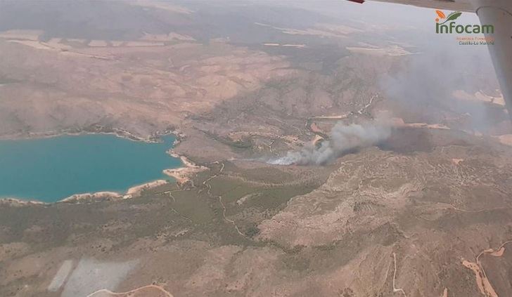 Declarado el nivel 2 de alerta en el incendio de Liétor por posible afección por humo a la población