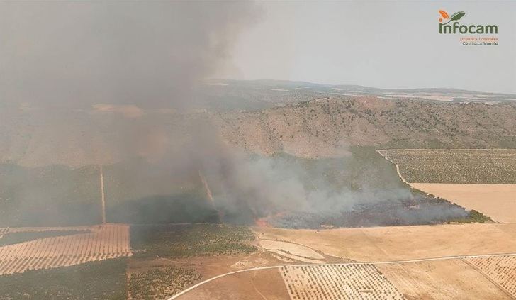 Declaran el nivel 1 de alerta en el fuego de Tobarra por posible afección a bienes de naturaleza no forestal