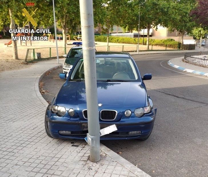 Detenido tras estrellar su coche contra una farola en Seseña y esconderse en una casa para huir de la policía