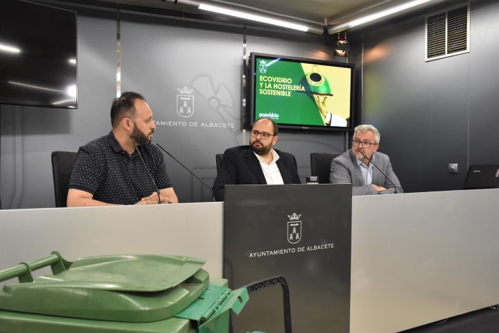 Albacete lanza una campaña para incentivar el reciclaje de vidrio en el sector de la restauración junto a los hosteleros