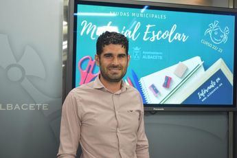 Un total de 600 familias de Albacete recibirán ayudas de 100 euros del Ayuntamiento para material escolar