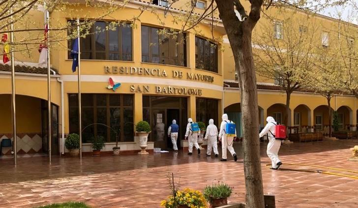 Limpieza de la residencia y el centro de salud de Tarazona por parte del personal del Geacam