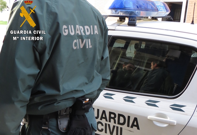 Heridos dos guardias civiles en Almansa al chocar con un coche robado al que perseguían