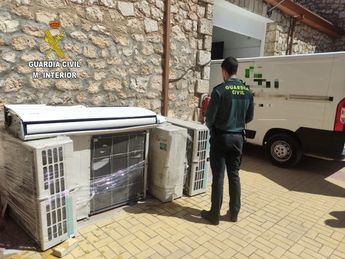 Dos detenidos en Torija al ser sorprendidos transportando equipos de aire acondicionado que acababan de robar