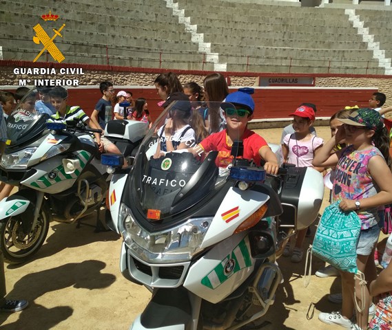 La Guardia Civil de Albacete realiza 350 actividades relacionadas con el Plan Director durante el curso escolar 2017/2018