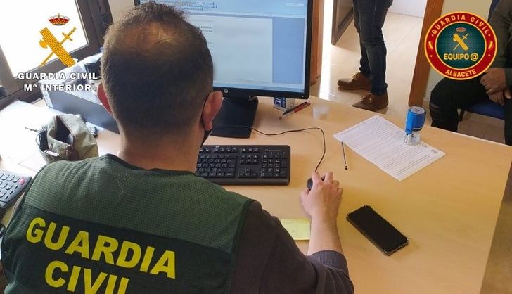 La Guardia Civil de Albacete detiene a dos personas por un delito de estafa por el método del CEO y recupera 24.000 euros