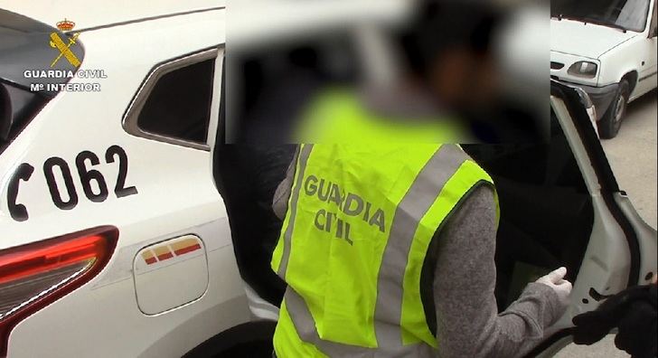 Detenido un vecino de Caudete por robar en un estanco, una tienda y una vivienda