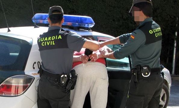 La Guardia Civil detiene a una persona por un delito de tráfico de drogas en La Roda
