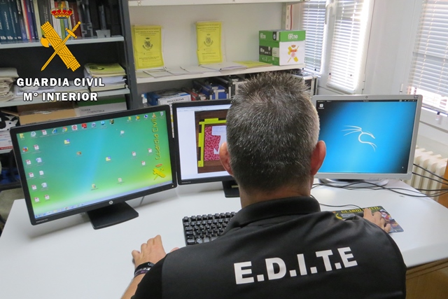 La Guardia Civil detiene a una persona por vender falsos móviles de alta gama a través de una conocida red social