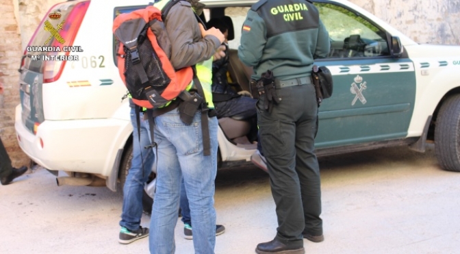 La Guardia Civil detiene por varios robos cometidos en la gasolinera de Madrigueras a dos vecinos de la localidad