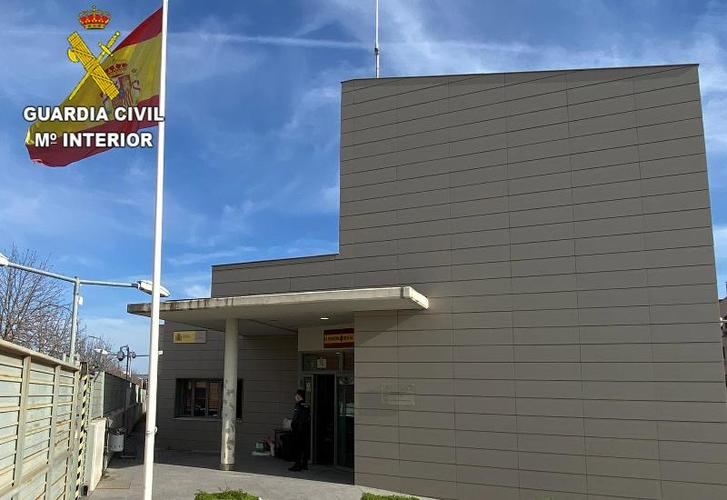 Detenida en Azuqueca por amenazar y robar 650 euros a una persona que le iba a comprar un móvil