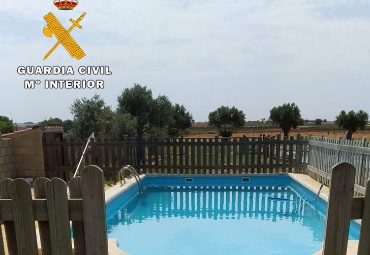 Dos guardias le salvan la vida a un niño de tres años a punto de ahogarse en un hotel de Villarrobledo (Albacete)