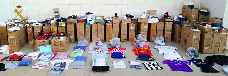 Detenido un vecino de Albacete por vender ropa falsificada en Tomelloso (Ciudad Real)