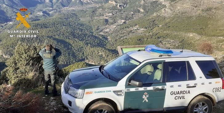 La Guardia Civil localiza a tres personas que se habían desorientado en el parque natural de los Calares del Mundo y la Sima