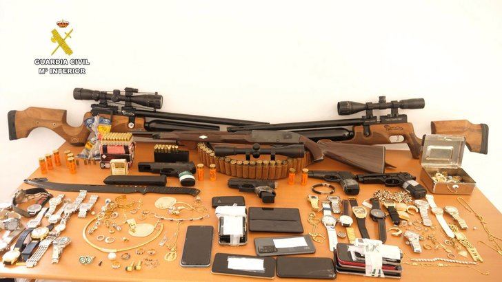 La Guardia Civil arresta a seis miembros de una banda dedicada al tocomocho y estampita