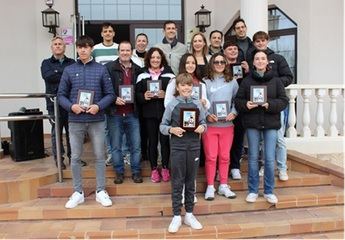 Guillermo García-López entrega trofeos en torneo benéfico de Afanion por niños con cáncer en Albacete